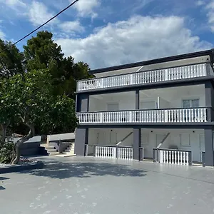 Anita Apartman